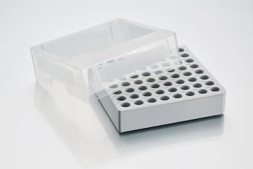艾本德儲存盒 8 × 8, 可放置 64  個試管， 1  –  2  mL，3  件，高 53  mm，2  英寸，聚丙烯材料，可耐受最低 -86  °C，可高溫高壓滅菌，帶蓋子并具有數(shù)字字母標(biāo)識